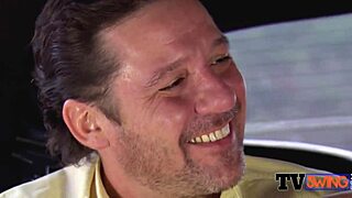 Joe a Kristen chatují s hostitelkou swingu při příjezdu 😊