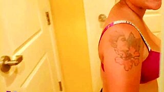 Joining an asian brunette group in the bath for amateur swinging fun