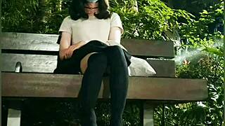 台湾公園で18歳以上ティーンシーメールが自分を露出、ソロファック