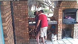 תפסתי את אשתי בת 38 בוגדת עם בן השכן בן 18