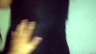 Prečo ohmatávať svoju sexy priateľku v noci?