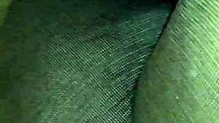 Oma en lokale MILF worden vies samen