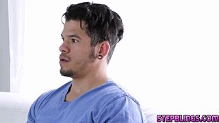 Дребната тийнейджърка 18+ Хармъни Уондър чука заварения си брат с огромен кур