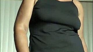 潘多拉用性感曲线挑逗，闪现天然大奶，就在玩耍