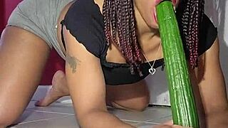 Driller med ditten din mens jeg spytter og suger agurk