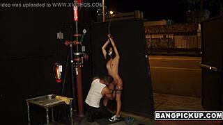 Poglej, kako Gina Valentina dobi trdo jebano na prostem