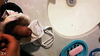 I got my sister-in-law's used panties, they're so hot!