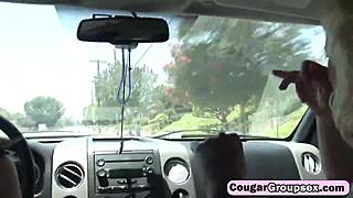 Cougárok vad négyes szopásban vesznek részt