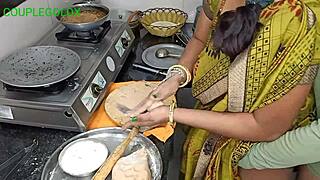 ฉากแตกสวาทอินเดียสุดน่าสนใจและป่าเถื่อนขณะทำอาหาร