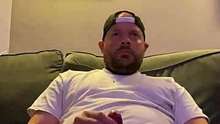 Guy jerks off solo to gay porn videos