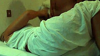 Italian amateurs enjoy wild bedroom action