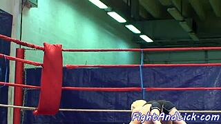 Babe Lesbian Bertato Jilat Memek di Ring