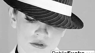 Compilação Solo Quente Dahlia Sky: Loira Punhetando Buceta e Tetas