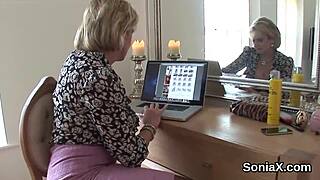 不倫イギリス熟女ソニアが巨大乳で誘惑