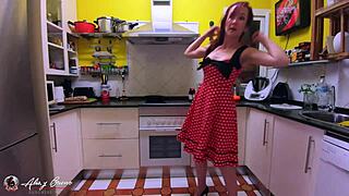 Second day of lockdown in Spain with a pin-up girl