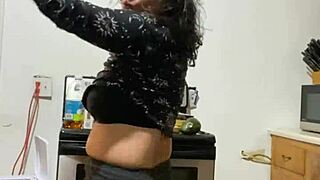 Anna Maria's mature Latina body rocks black workout gear hard!