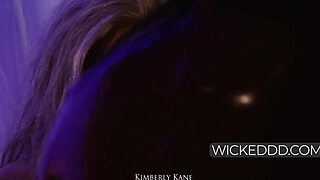 트릭스터 로키가 토르처럼 변해 킴벌리 케인과 판타지 롤플레이