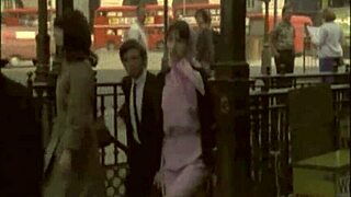 Винтидж семейни тайни се разкриват в ретро стил