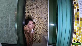 Sandy Cortez and Mary Vitoria chat with Alex Lima, Vinny Kabuloso, and Binho Ted during video breaks.