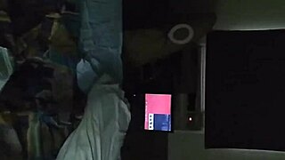 Milf Afrika Amerika lengkung dari pelbagai sudut!