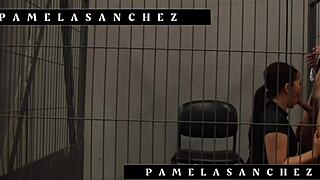 el ladron follando a la policia entre rejas