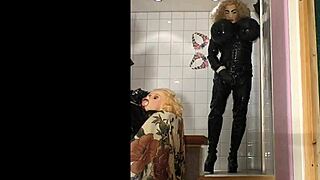 In this retro blue film, Roxina interacts with her turbo doll in a toilet setting, captured in XXL WMV format for detailed viewing.