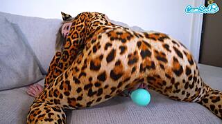 i'm getting my fat pussy camel toe wet on camsoda