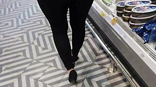 flashing boobs in the shop 😏