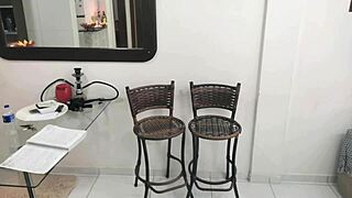 olha o que prima safada faz para ganhar porra no cuzinho