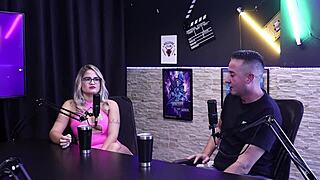 o pau não pode ser pequeno mas a preferência dela é bruna carlos e matheus caetano