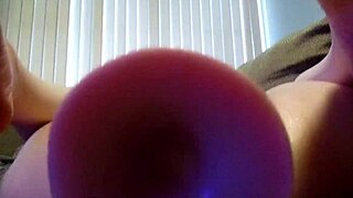 แม่บ้านร้อนรับสองควยแบบมือโปร