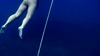 Babe Tenerife berenang telanjang bawah air tampilan seksi