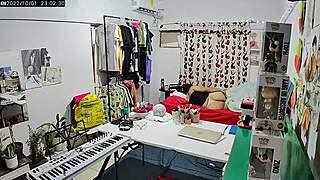 why is that gordita on the security camera in her thong, spying on her?