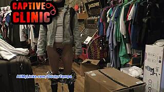 Latina 18+ Jasmine Rose nua em cena de interrogatório hospitalar com fetiche de médico filme completo