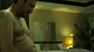 Padrastro Tommy Pistol recibe mamada de hijastra Maya Woulfe mientras ella se mete dedo en culo