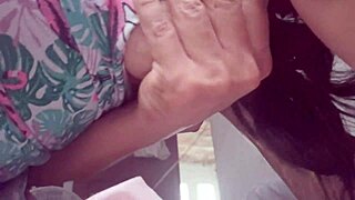 Pakcik tiri tangkap saya dan tak tahan pepek basah saya, oh man!