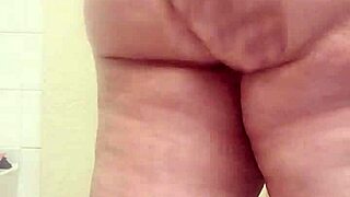 Pretty pink pussy gets oiled up seductively by lil-ryda