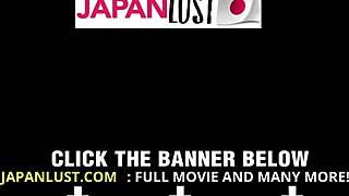 Wow! Japansk amatørmilf sine naturlige pupper i vill POV-sex!