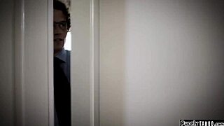 Curvy MILF babe Diamond Foxxx craves dick riding hard, handjob and pussy play.