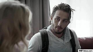 Jeg ser min beskidte stedtante Riley Reyes blive kneppet af stedssøstre