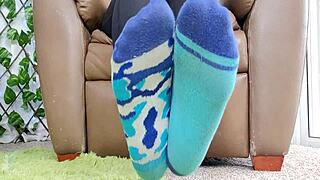 Teen 18+ femdom mistress jerks off with smelly feet and big ass