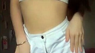 i love watching this vietnamese beauty dance seductively in the room