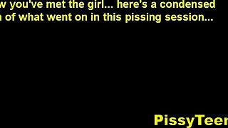 Hej, podívej na tu oholenou blondýnku 18+ stříkat všude s dildem!