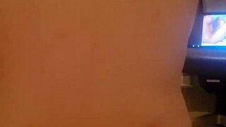 มุมมองบุคคลที่หนึ่งของท่าโค้งหลังคว่ำพร้อมถึงจุดสุดยอด