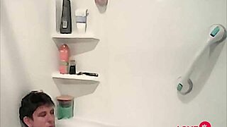 Watch me jerk off in the bath, daddy