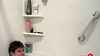 Watch me jerk off in the bath, daddy