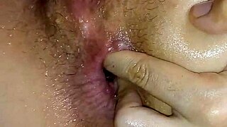 Novinha peitinho pequeno 18+ leva no cu em cena BDSM