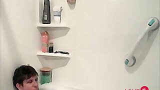 Watch me jerk off in the bath, daddy