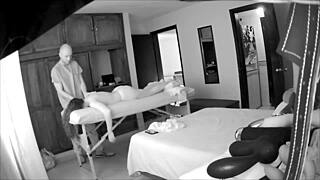 I had a relaxing session with the latina masseuse in a private room