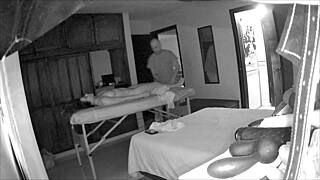 I had a relaxing session with the latina masseuse in a private room